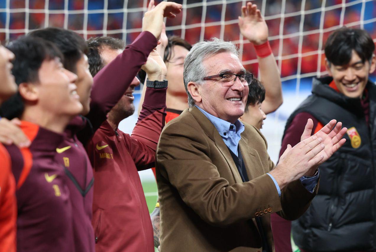 耿耿于怀, 尽管没有带, 赛冠军 耿耿于怀, 尽管没有带, 赛冠军